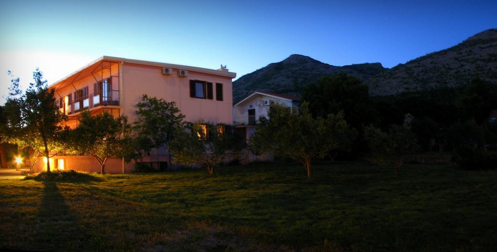 Apartments And Rooms Mare-Monti Stari Grad Kültér fotó