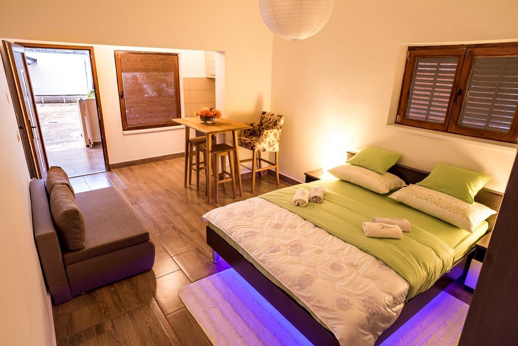 Apartments And Rooms Mare-Monti Stari Grad Kültér fotó