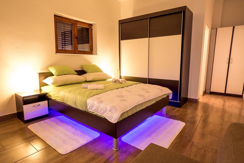 Apartments And Rooms Mare-Monti Stari Grad Kültér fotó