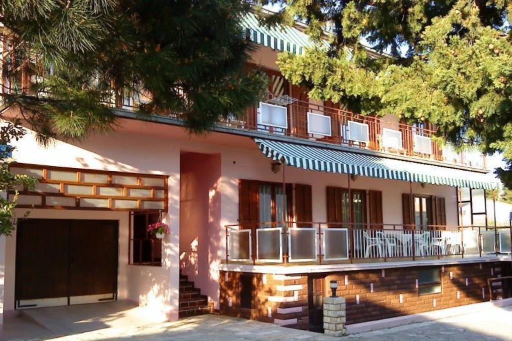 Apartments And Rooms Mare-Monti Stari Grad Kültér fotó